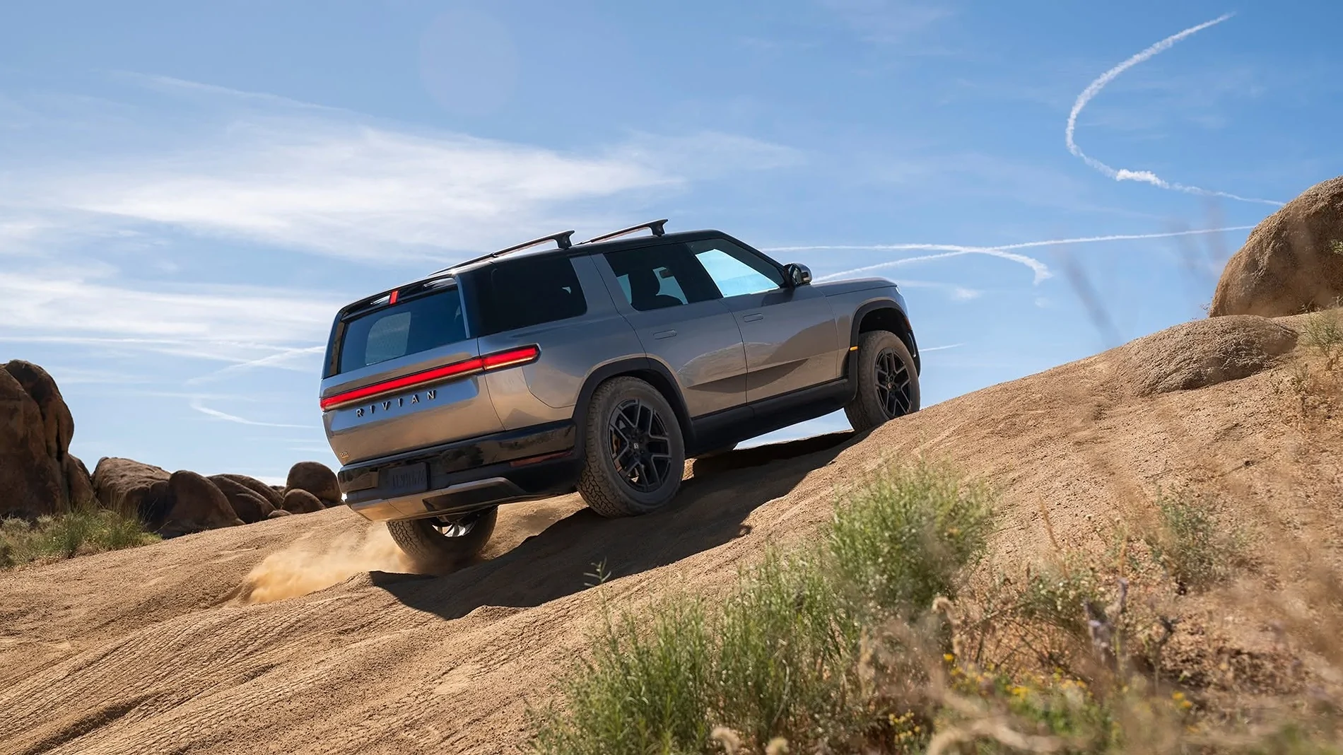 Rivian R1T R1S Esker Silver R2 finally marketed by Rivian! Hi-res official images esker4