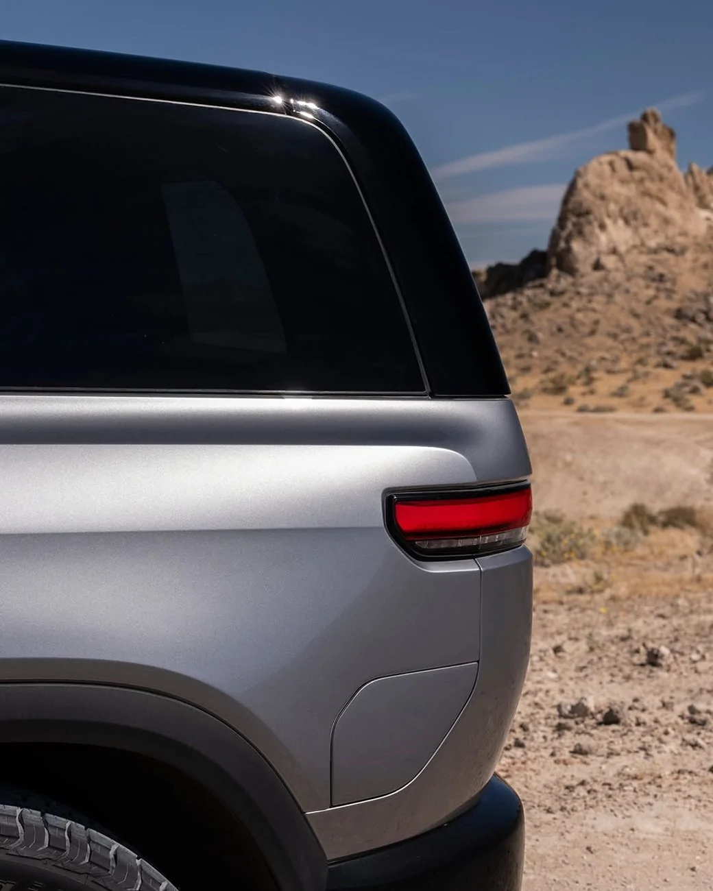 Rivian R1T R1S Esker Silver R2 finally marketed by Rivian! Hi-res official images esker3
