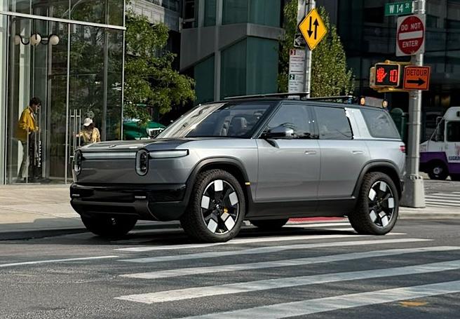 Rivian R1T R1S Esker Silver R2 finally marketed by Rivian! Hi-res official images (Updated With More) R2 Silver