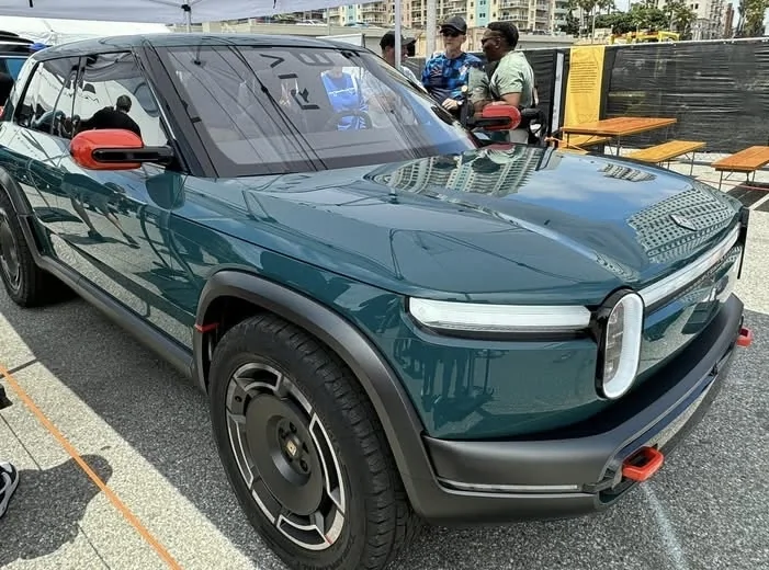 Rivian R1T R1S Esker Silver R2 finally marketed by Rivian! Hi-res official images (Updated With More) IMG_1610