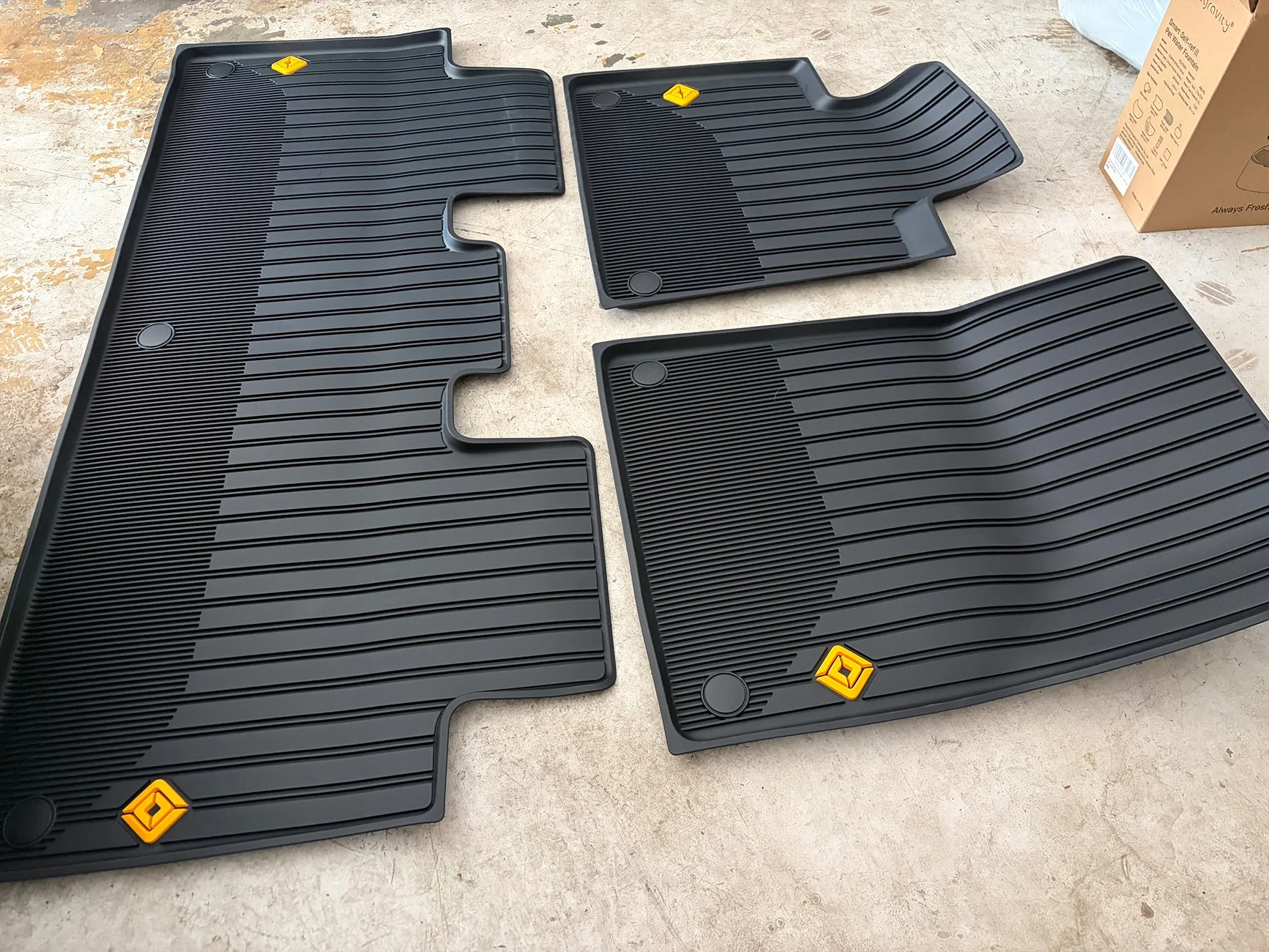 Rivian R1T R1S Aftermarket R2 Floor Mats IMG_1929