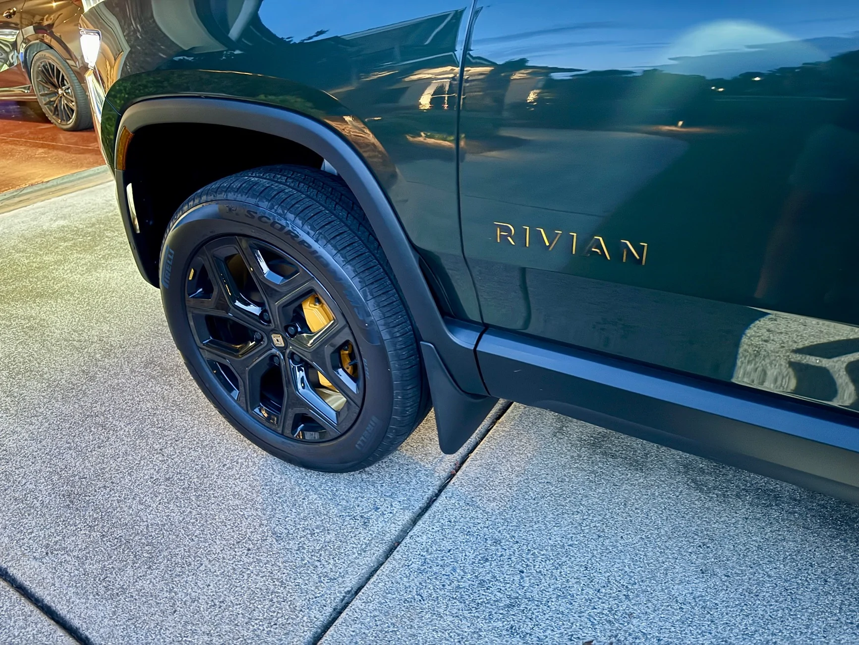 Rivian R1T R1S New owner — 2026 R1T Tri-Max, Forest Green - Accessories Listed IMG_6445