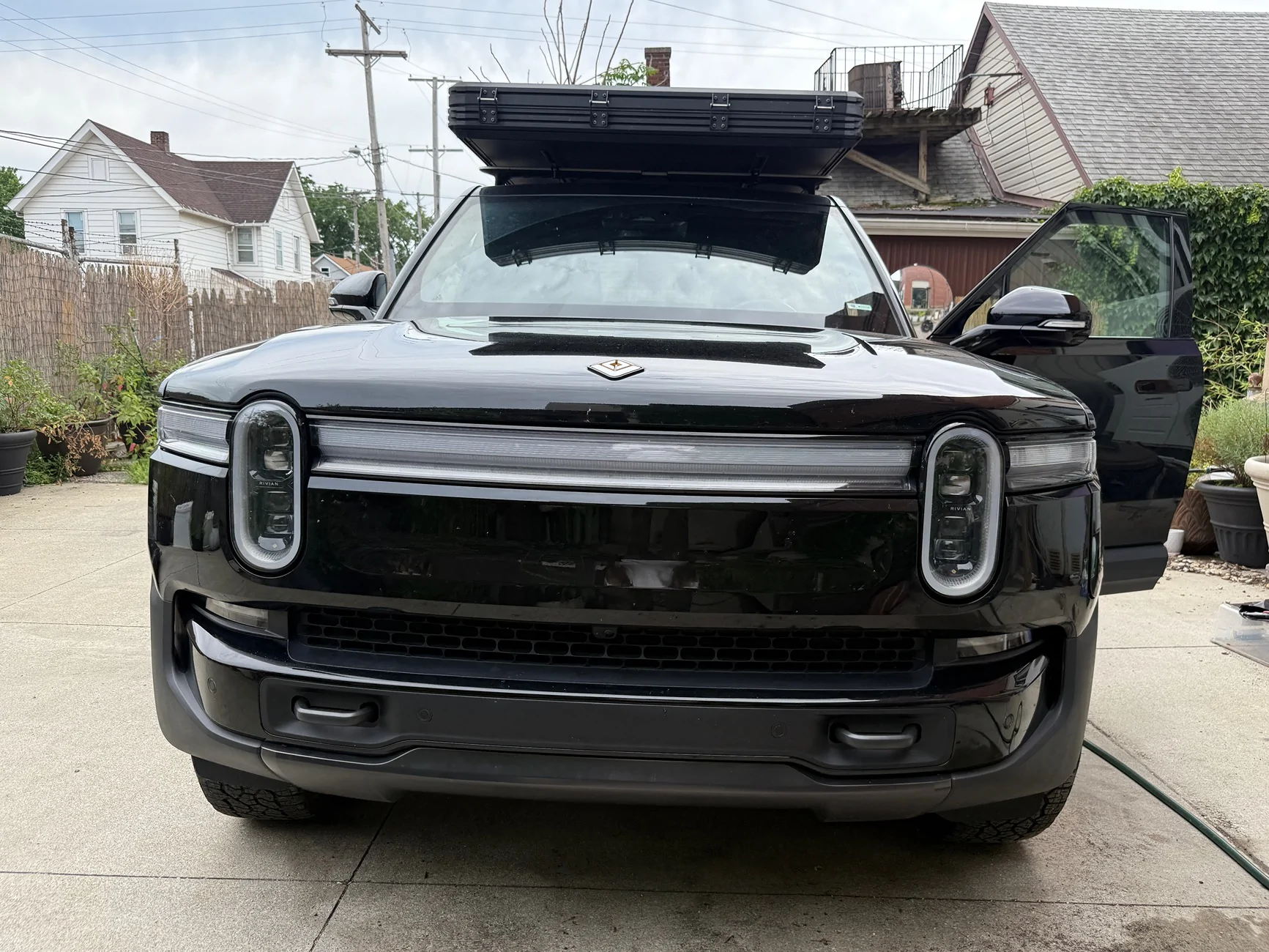 Rivian R1T R1S F/S 2025 R1T Dual Max Midnight with Black Mountain/No longer selling- Dark Ash _15,500 miles - NE Ohio IMG_3172