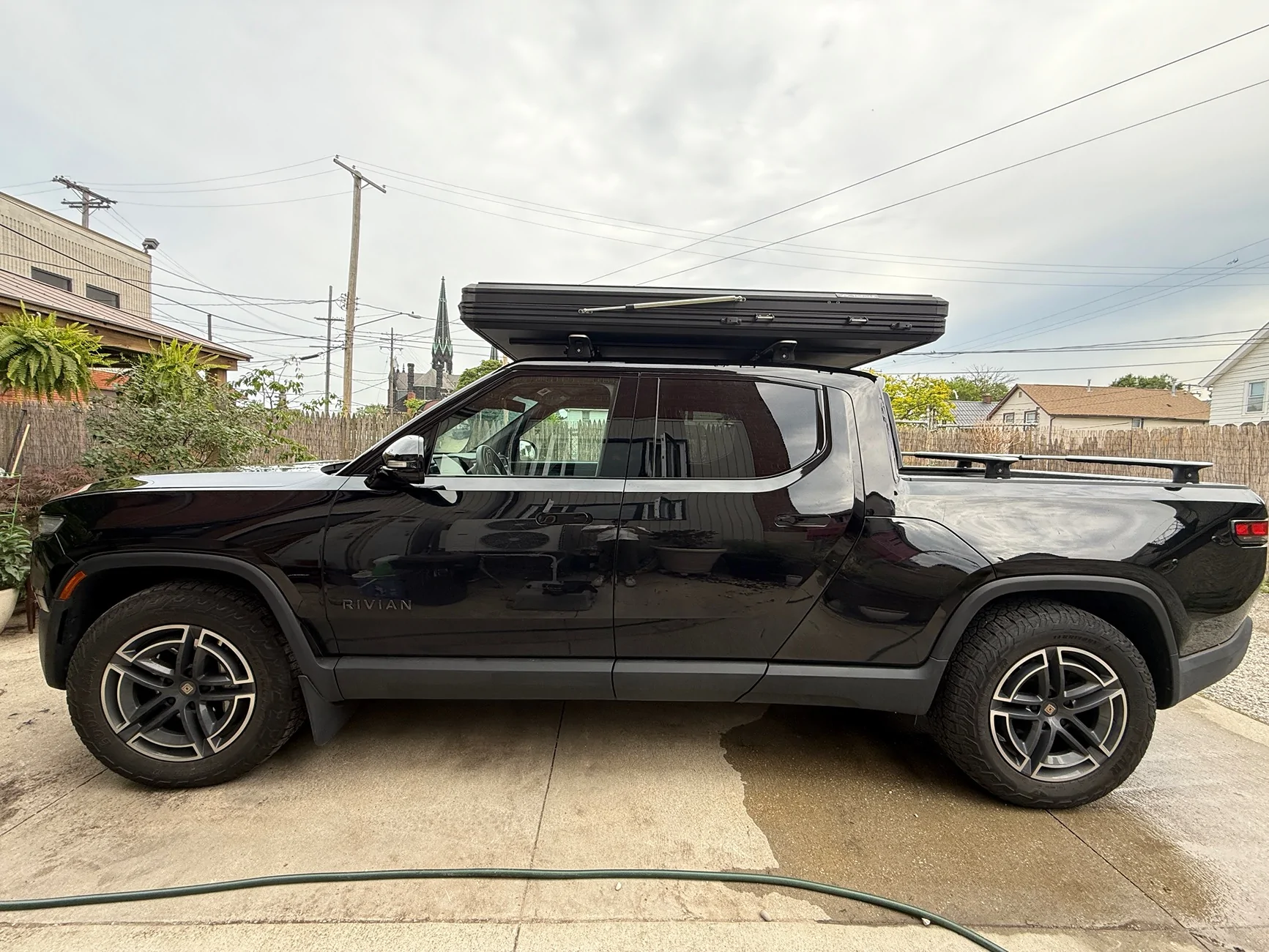 Rivian R1T R1S F/S 2025 R1T Dual Max Midnight with Black Mountain/No longer selling- Dark Ash _15,500 miles - NE Ohio IMG_3177