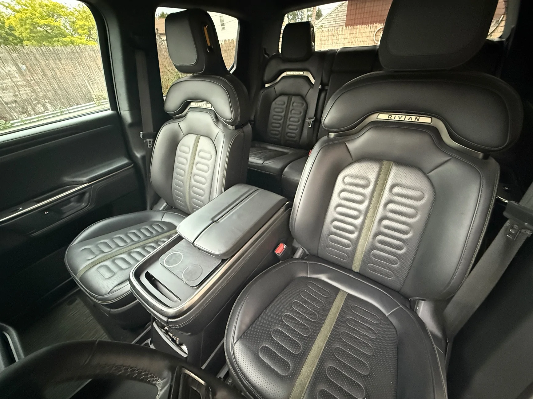 Rivian R1T R1S F/S 2025 R1T Dual Max Midnight with Black Mountain/No longer selling- Dark Ash _15,500 miles - NE Ohio IMG_3207 2