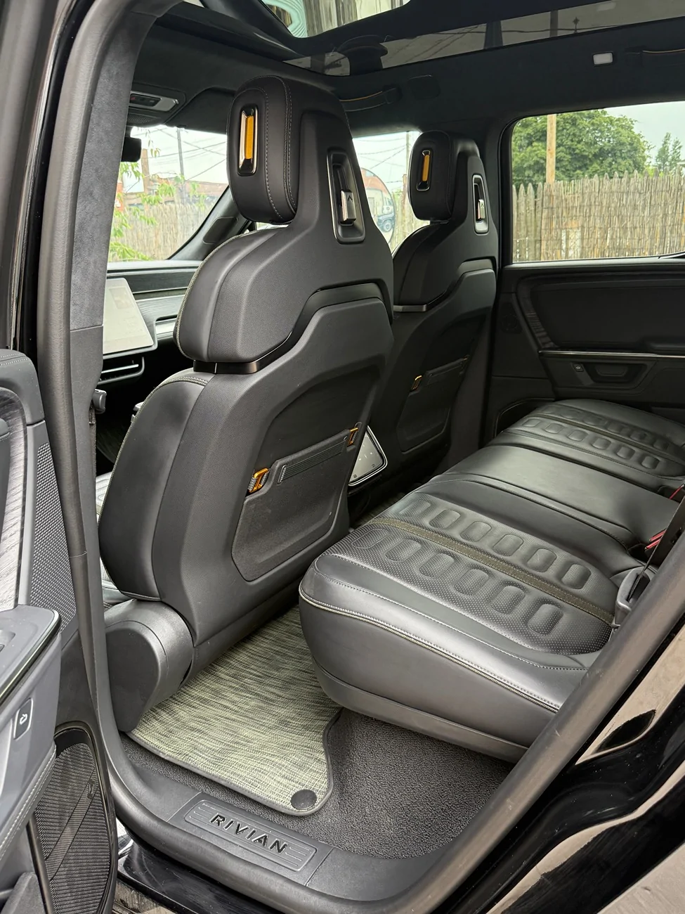 Rivian R1T R1S F/S 2025 R1T Dual Max Midnight with Black Mountain/No longer selling- Dark Ash _15,500 miles - NE Ohio IMG_3194