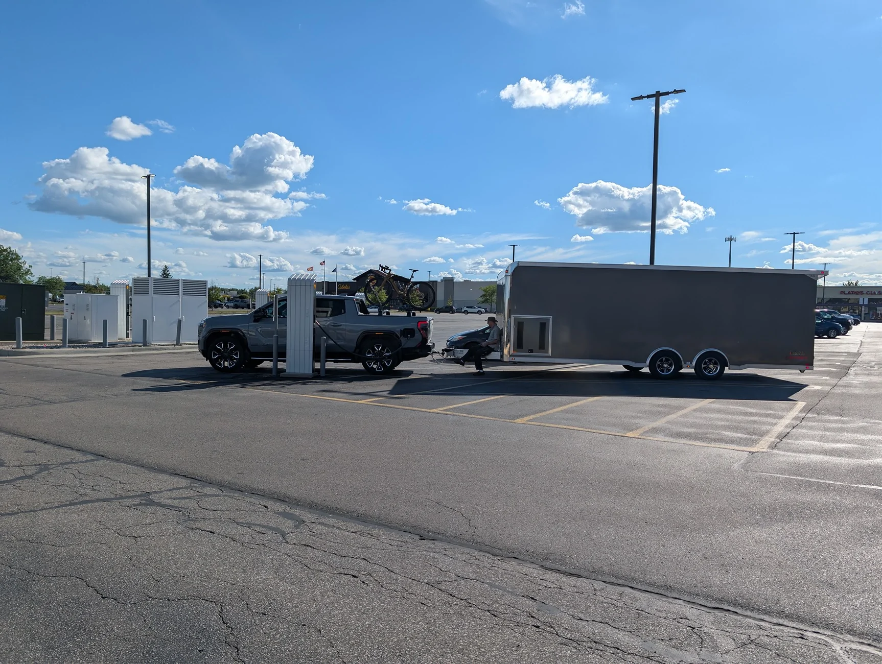 Rivian R1T R1S R2 teething/early issues -- new owner needs flatbed 4 hours after delivery 10703