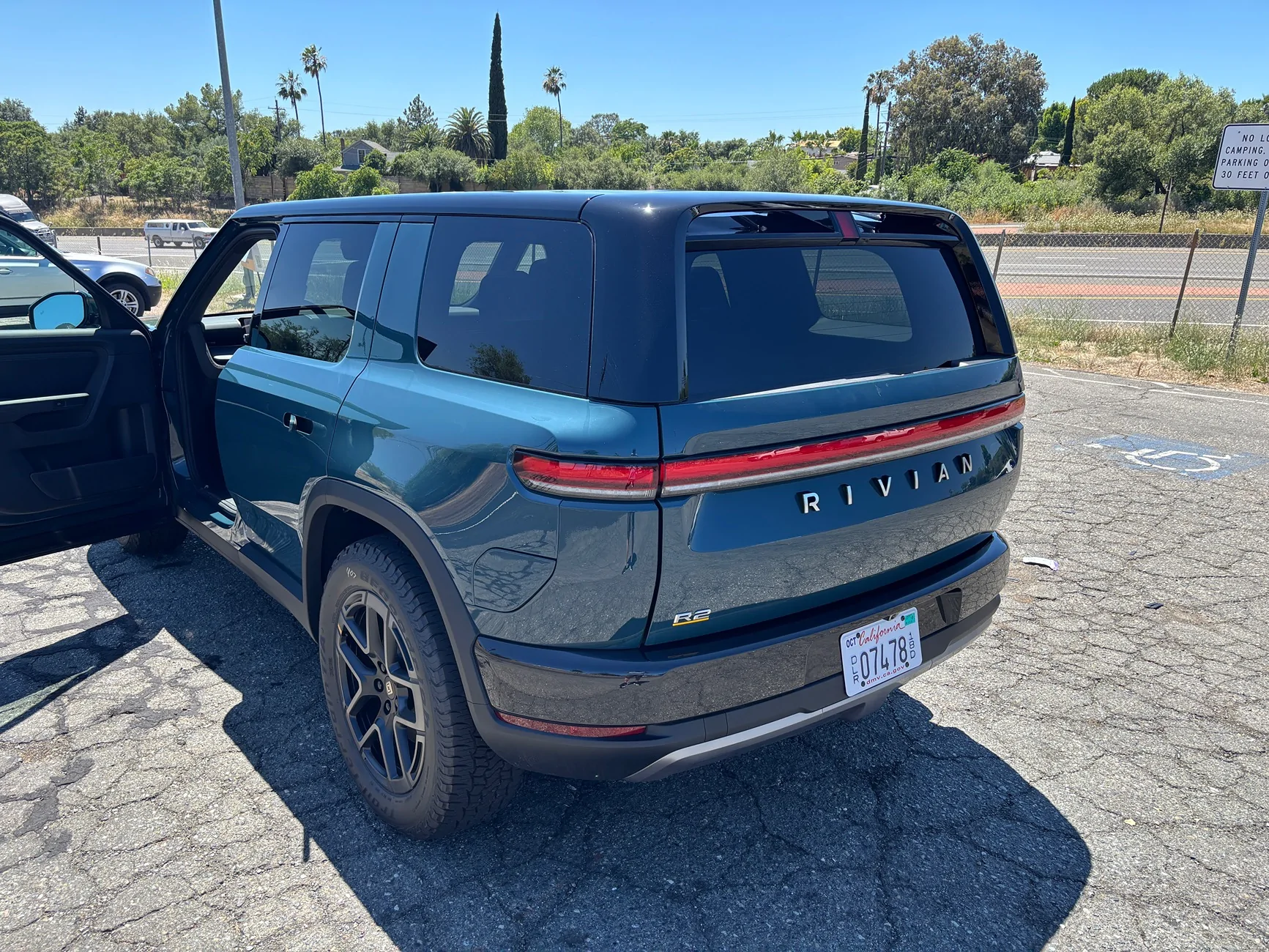 Rivian R1T R1S R2 teething/early issues -- new owner needs flatbed 4 hours after delivery IMG_1128