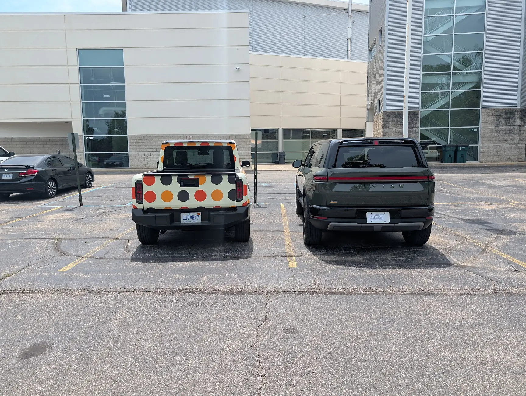 Rivian R1T R1S Another useless size comparison, R2 vs Slate Truck (photos) 1782761650832-k7
