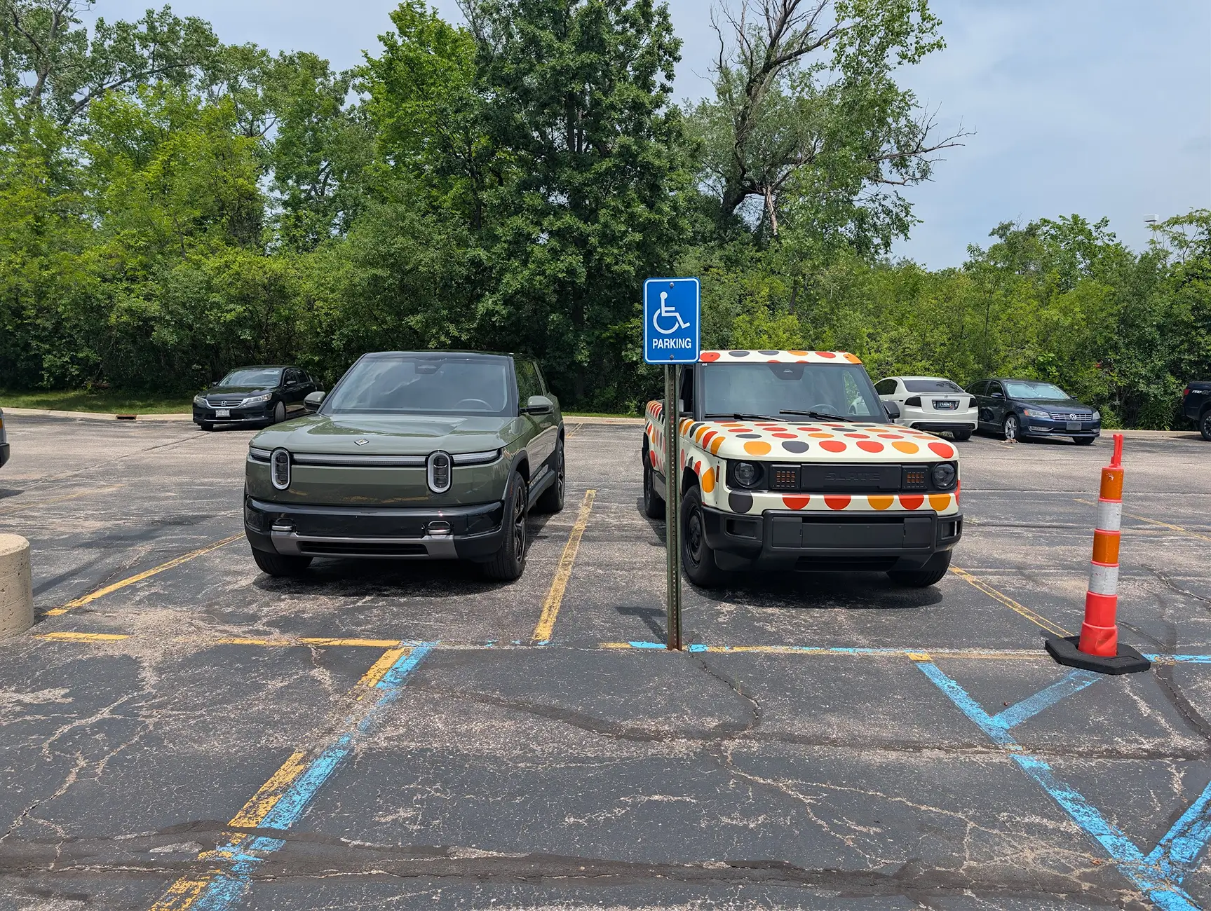 Rivian R1T R1S Another useless size comparison, R2 vs Slate Truck (photos) 1782761660864-xq