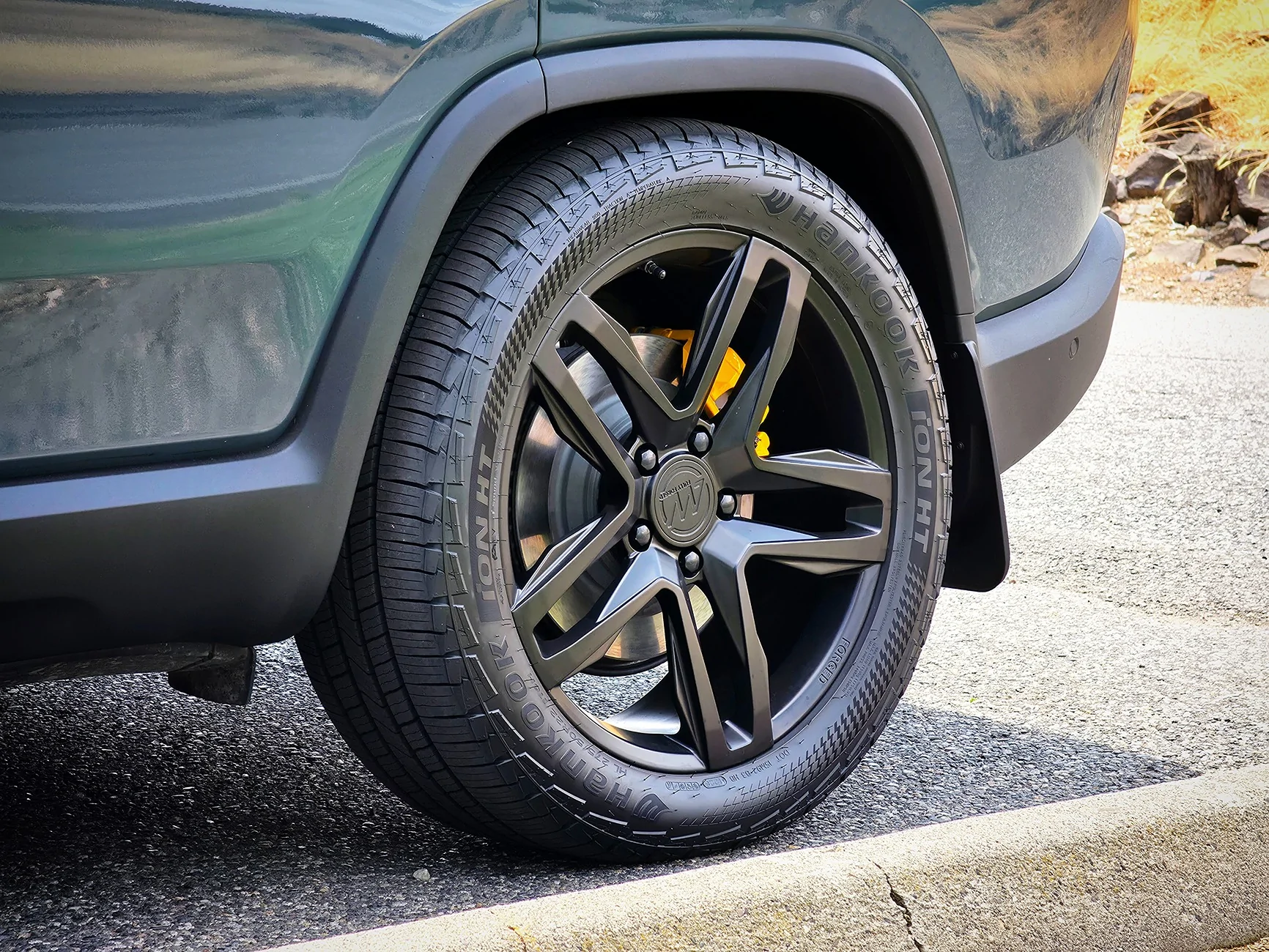Rivian R1T R1S R1S Tri-Motor Summer Build: 22" Forged Atomic Wheels + Hankook iON HT (275/50R22) Electron Rear Wheel 2