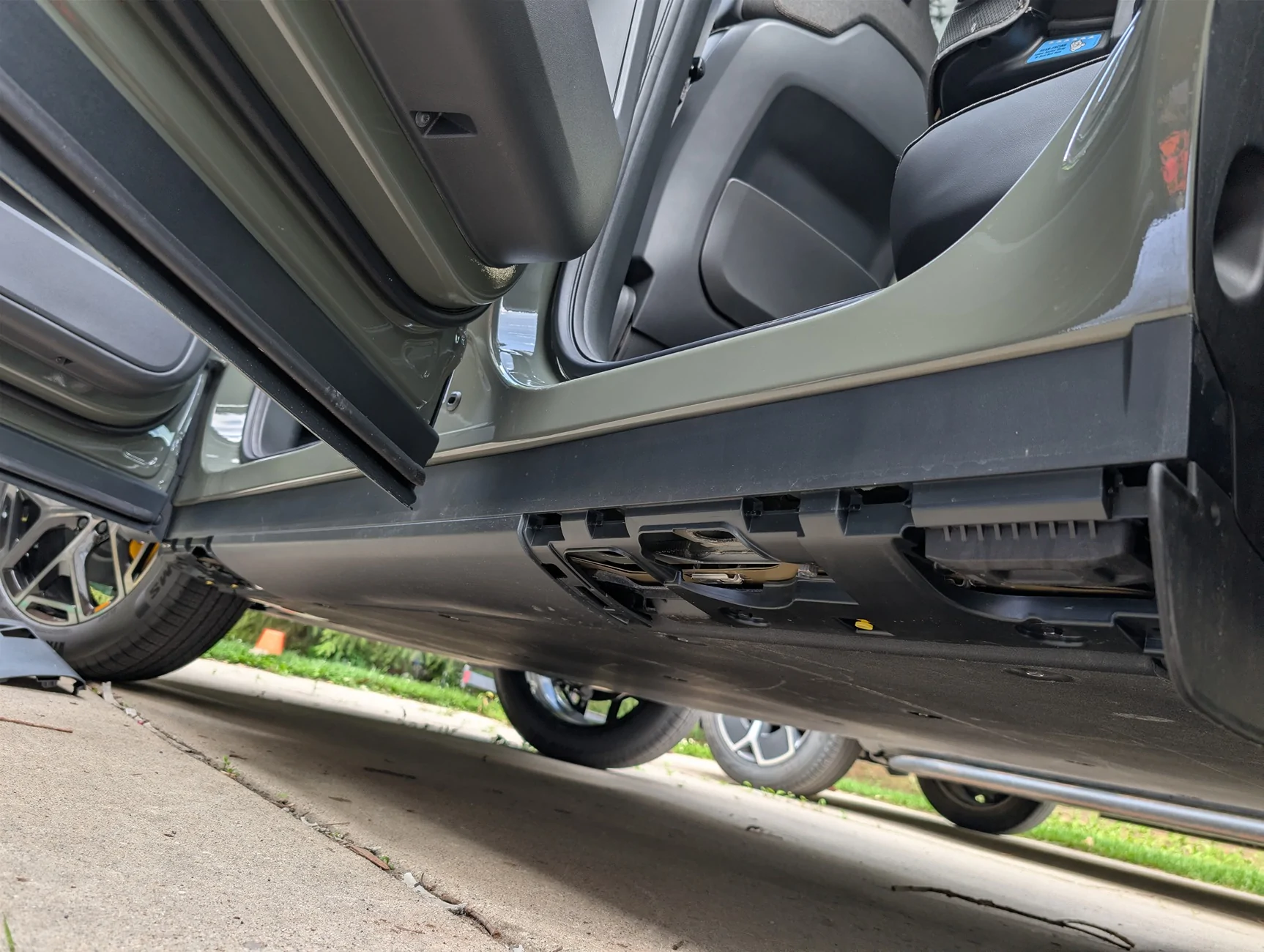 Rivian R1T R1S Another useless size comparison, R2 vs Slate Truck (photos) PXL_20260629_205732551