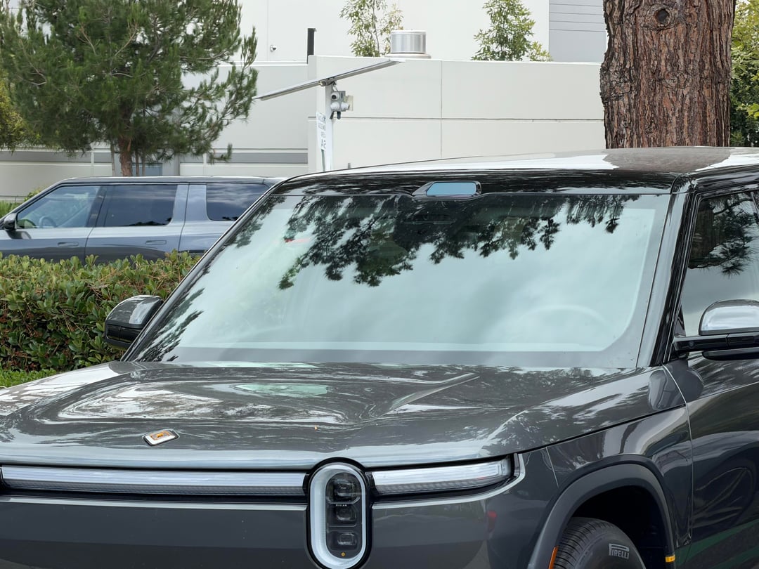 Rivian R1T R1S R2 w/ LiDAR, 19-inch wheels spied i-spy-lidar-v0-ks3fn6t09jah1