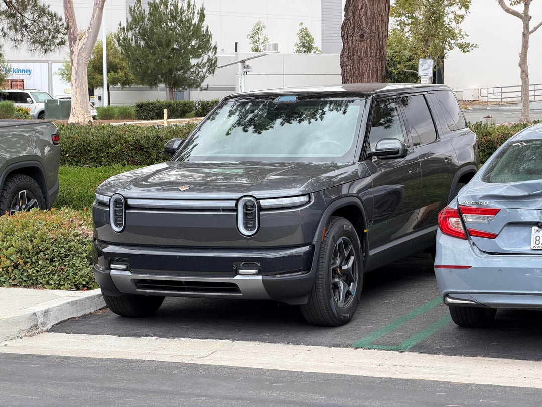 Rivian R1T R1S R2 w/ LiDAR, 19-inch wheels spied i-spy-lidar-v0-6ozxqdt09jah1