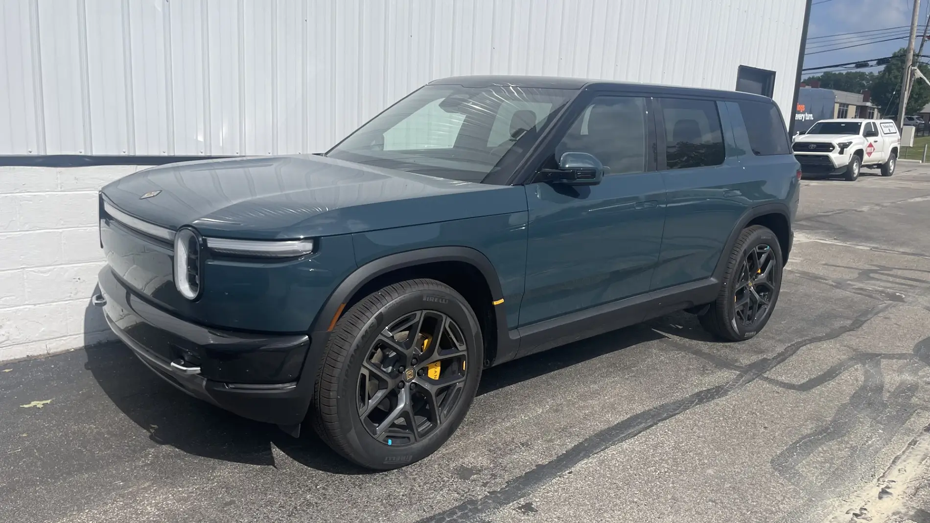 Rivian R1T R1S Service Experience, Gen1 vs Gen2 Efficiency and R2 Sighting 1782928677581-jc