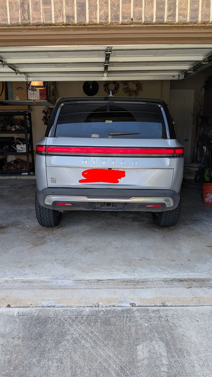 Rivian R1T R1S R1S Air Suspension Dropped ("Waiting for vehicle to rise") + Constant Compressor Hum & Spline Click PXL_20260703_164415016.MP~2