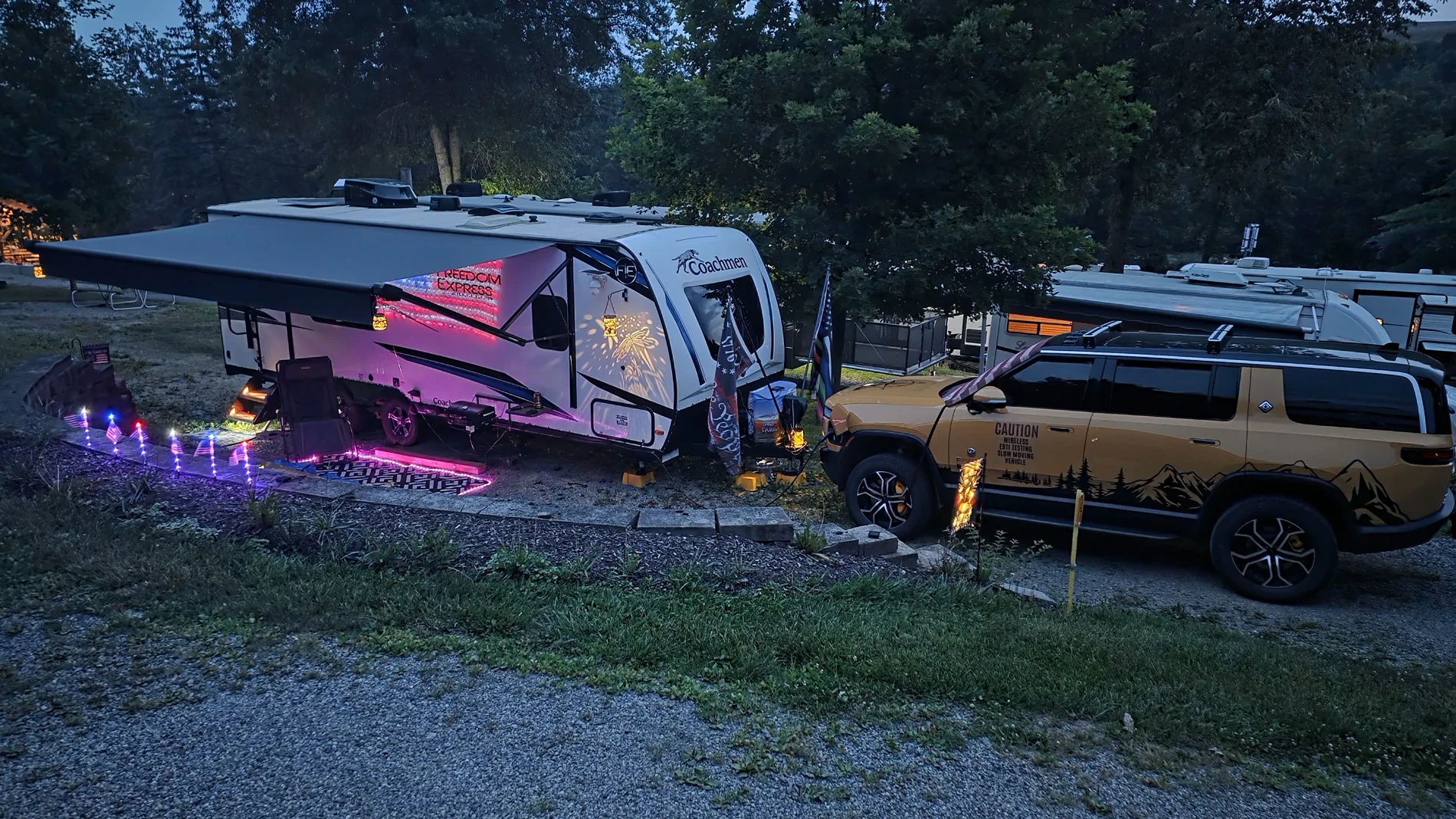 Rivian R1T R1S ? COMPASS YELLOW R1S  Photos 20260703_212259