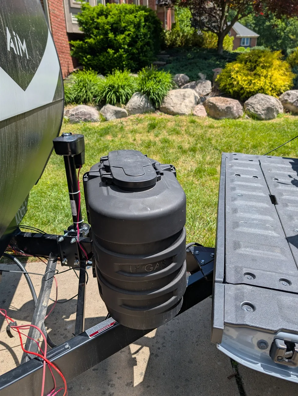 Rivian R1T R1S Droping the tailgate on the R1T while towing? What are 10586