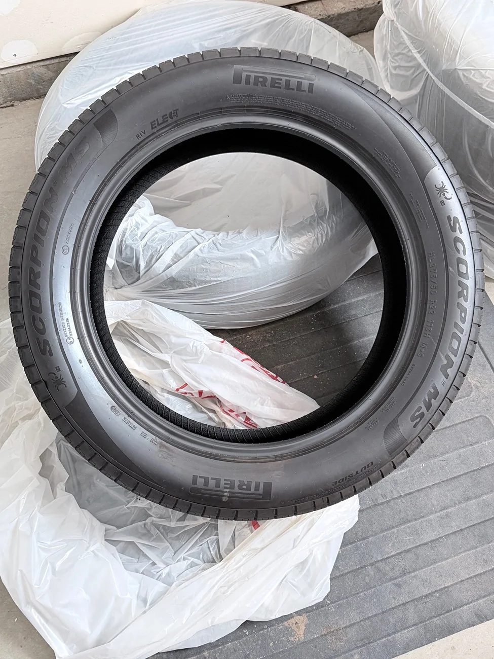 Rivian R1T R1S 22” bright sport wheels and tires IMG_5035