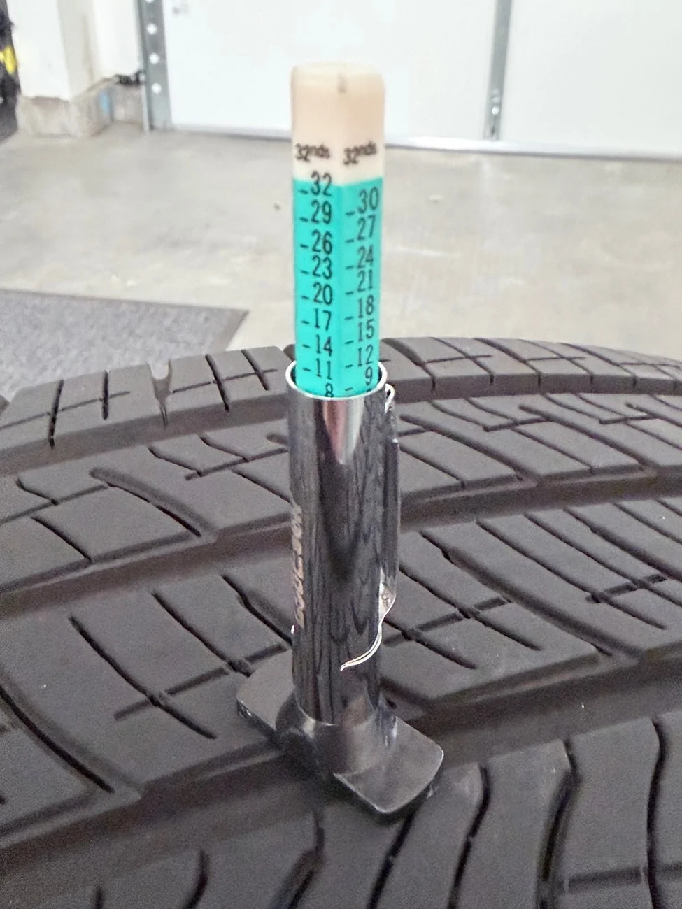 Rivian R1T R1S 22” bright sport wheels and tires IMG_5033