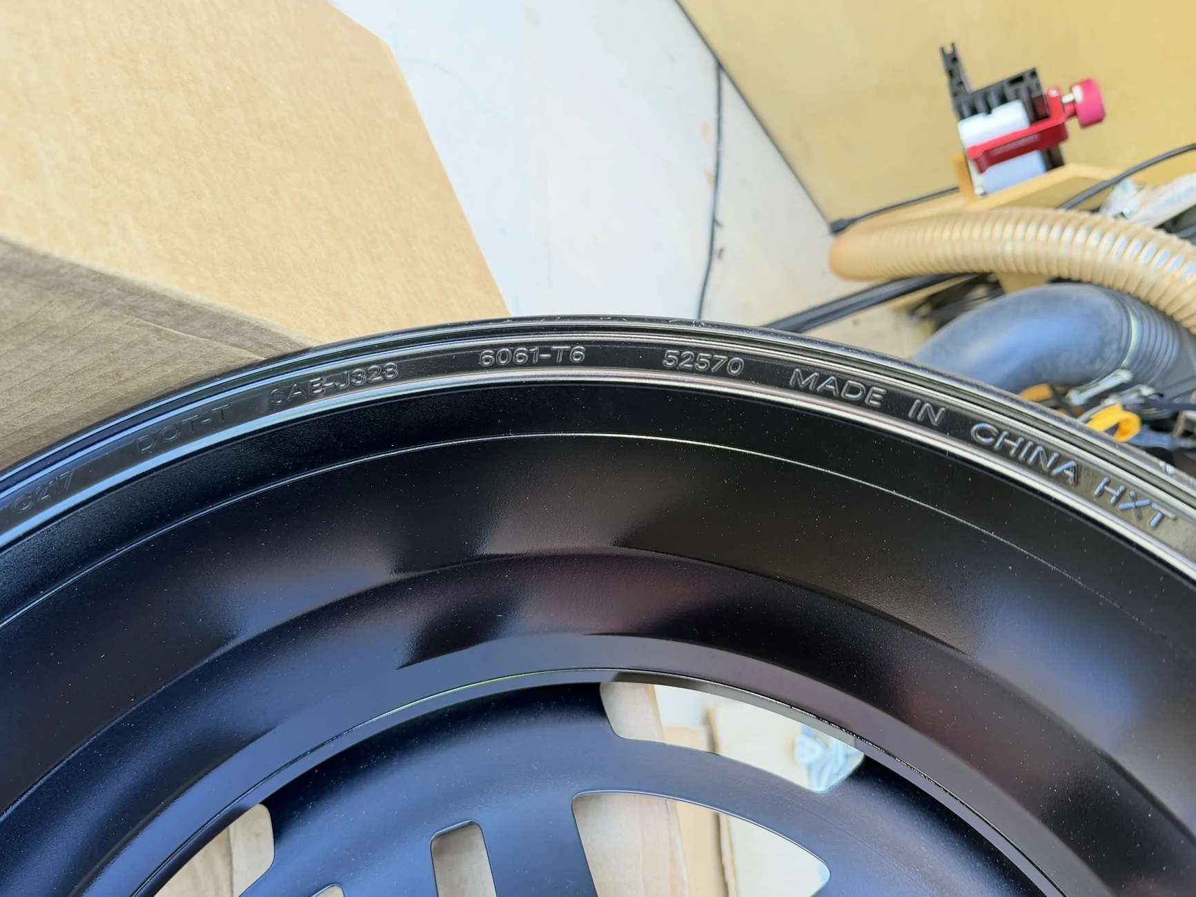Rivian R1T R1S The dark AT wheels were silently changed so you don't know what you need/are getting 1783457506289-x