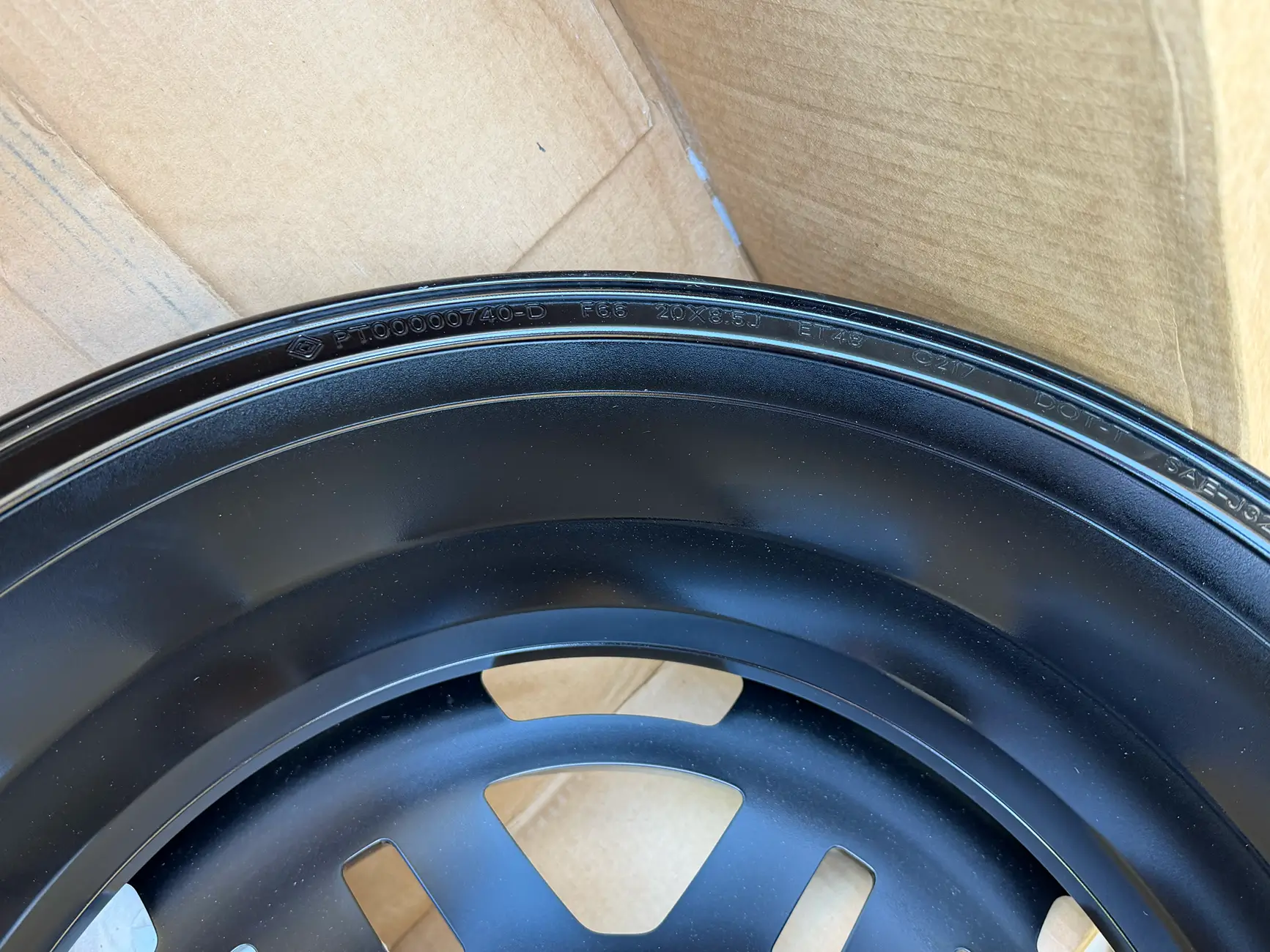 Rivian R1T R1S The dark AT wheels were silently changed so you don't know what you need/are getting 1783457518532-2j