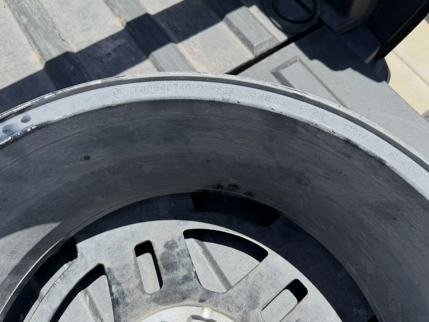Rivian R1T R1S The dark AT wheels were silently changed so you don't know what you need/are getting 1783457579025-cf