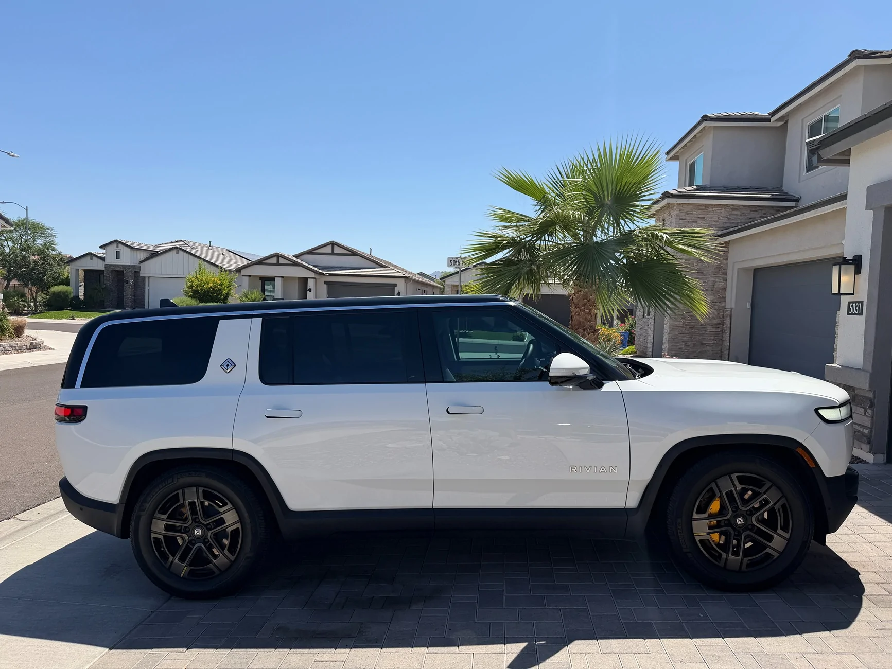 Rivian R1T R1S F/S 2023 Glacier white R1S Quad Motor, $59000 IMG_0930