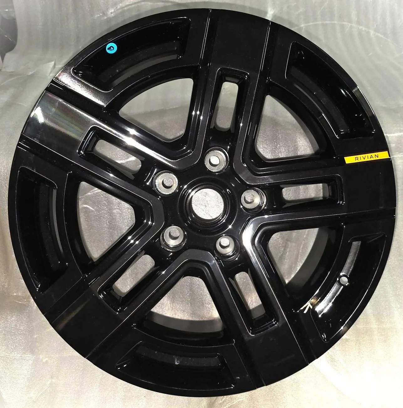 Rivian R1T R1S The dark AT wheels were silently changed so you don't know what you need/are getting 1783528977778-ns