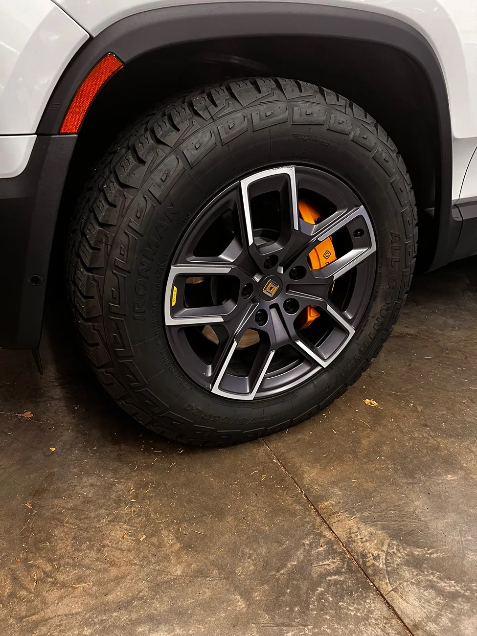 Rivian R1T R1S WTT my OEM 20s w/ ATs for your 22s IMG_3834