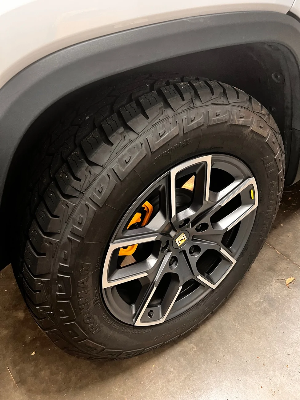 Rivian R1T R1S WTT my OEM 20s w/ ATs for your 22s IMG_3837