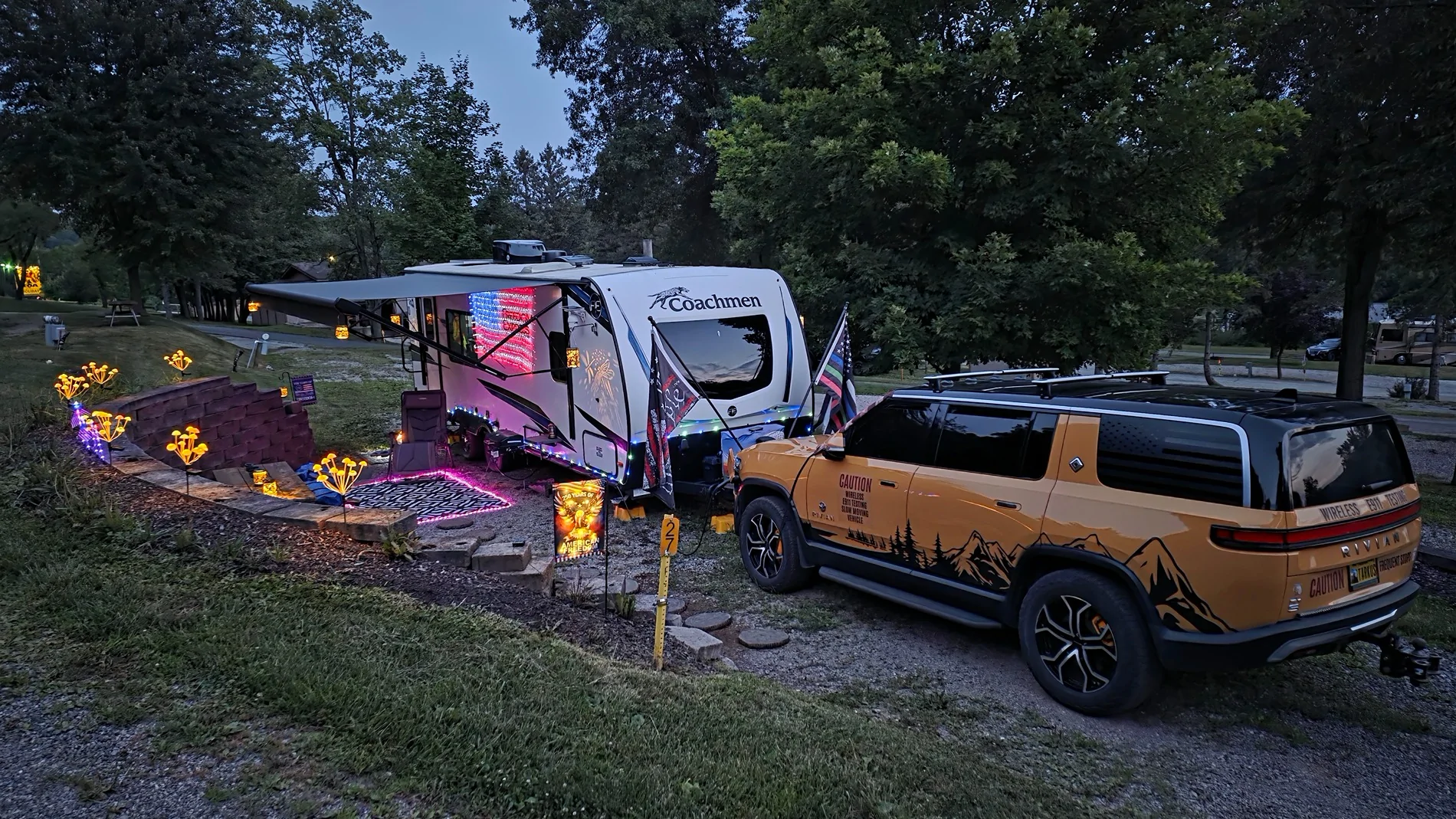 Rivian R1T R1S ? COMPASS YELLOW R1S  Photos 20260709_212254