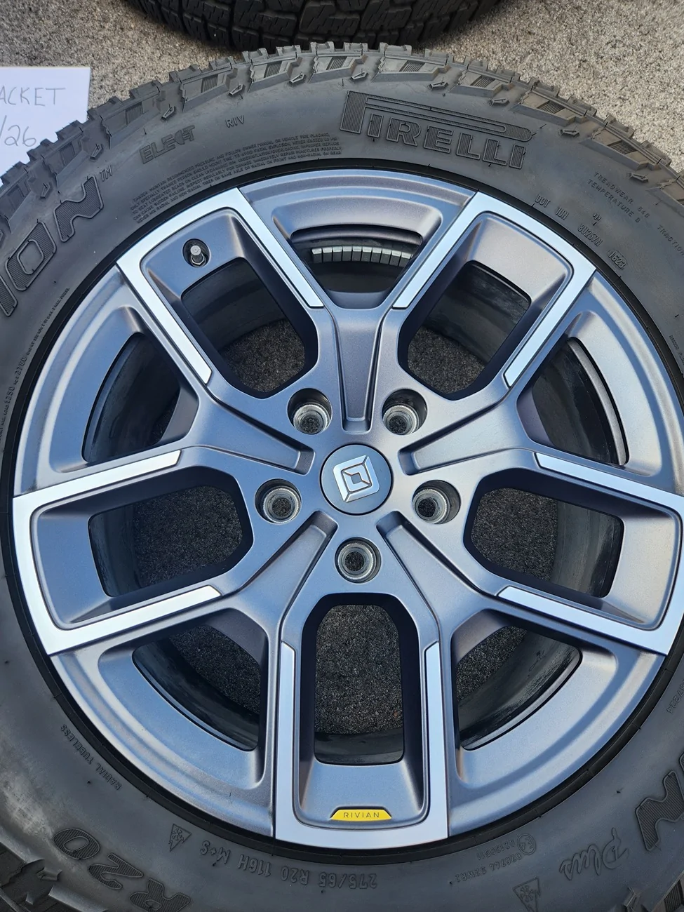 Rivian R1T R1S 20" Bright wheels and tires set of 4 20260710_102019
