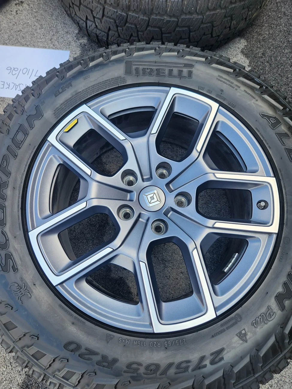 Rivian R1T R1S 20" Bright wheels and tires set of 4 20260710_102043