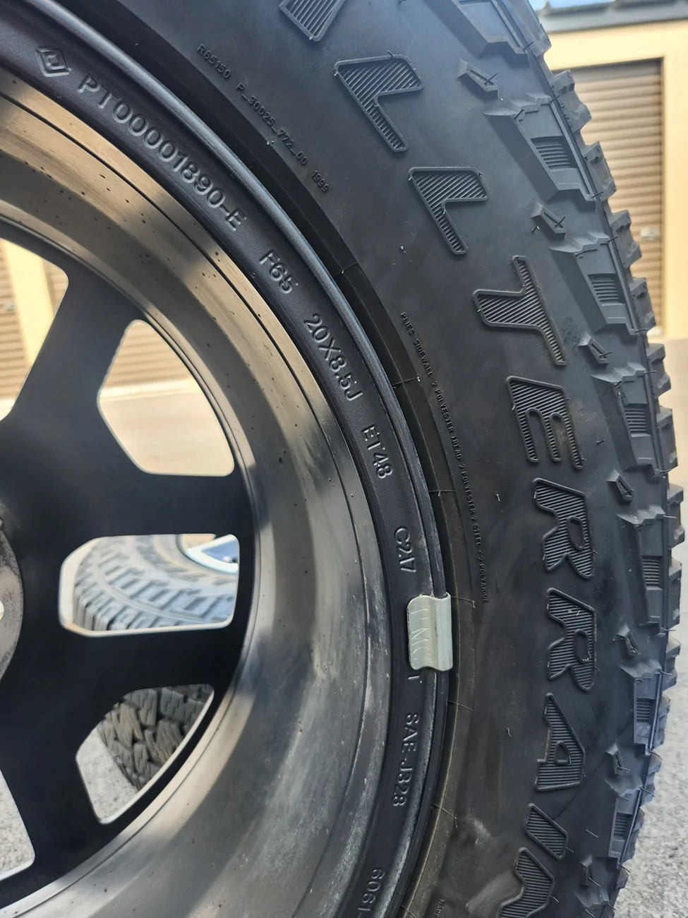 Rivian R1T R1S 20" Bright wheels and tires set of 4 20260710_102219