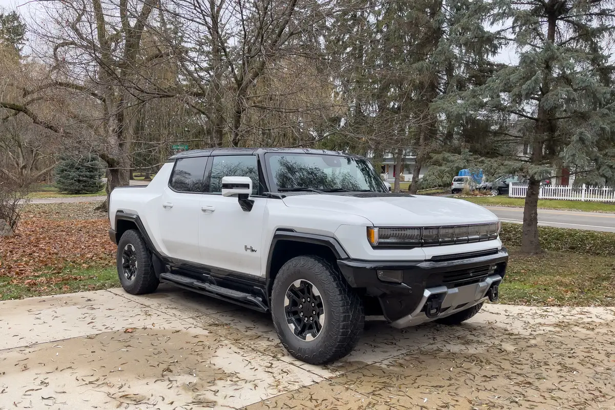 Rivian R1T R1S Rivian vs Scout gmc-hummer-ev-pickup-2022-03-exterior-front-angle-scaled.jpg