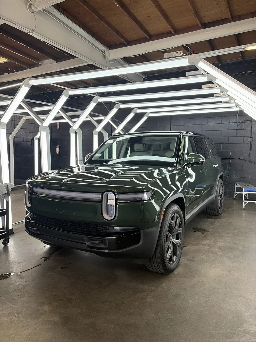 Rivian R1T R1S Hi! New 2026 R1S image_0