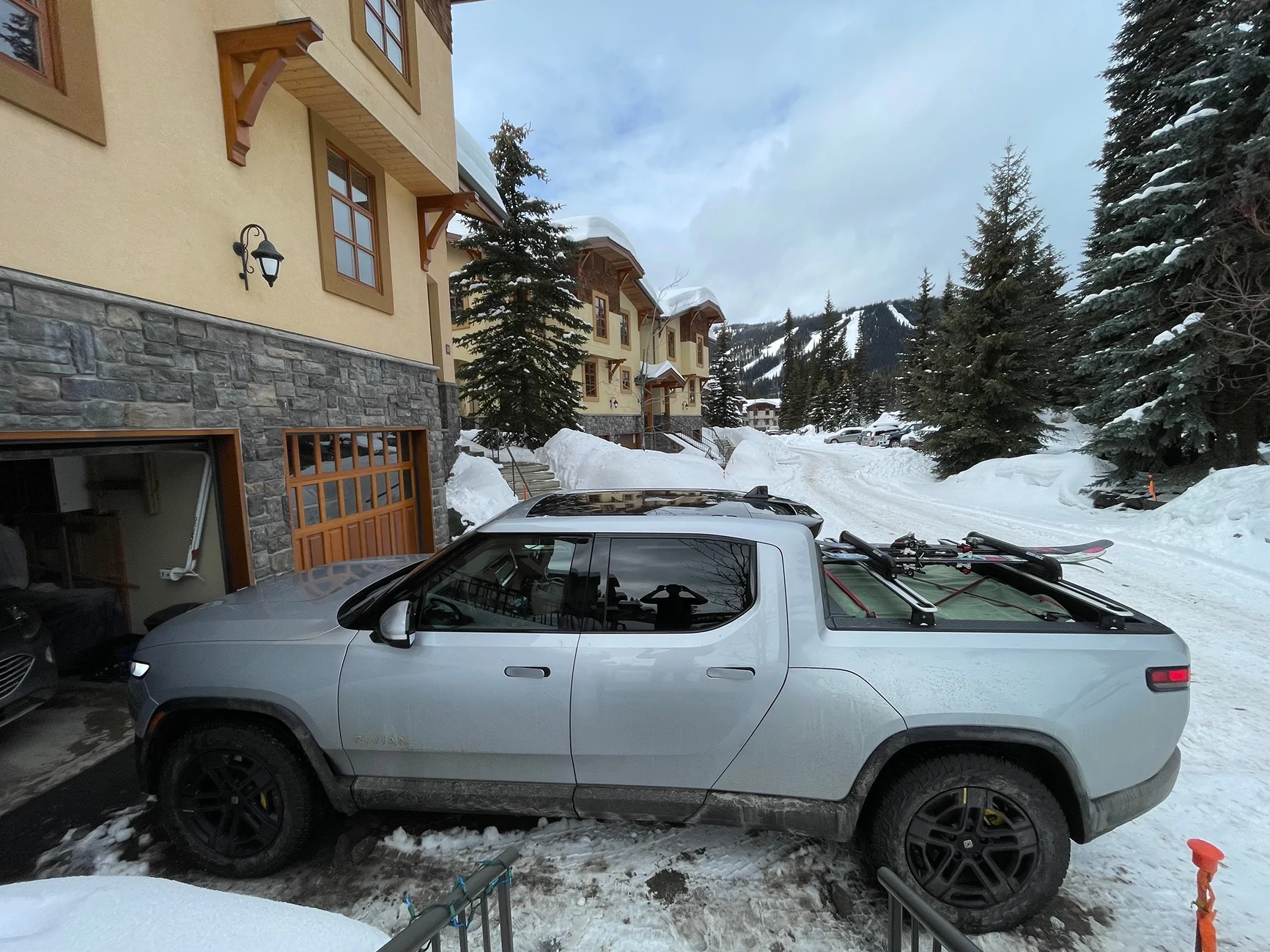 Rivian R1T R1S Bright Rivian Crossbars $300 obo IMG_7993