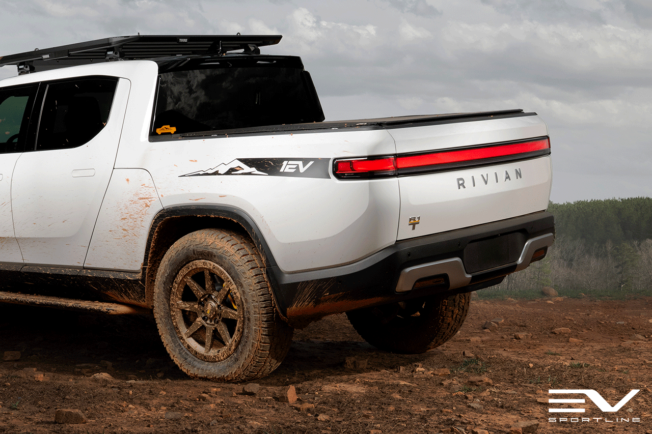 Rivian R1T R1S Rivian Partners with EV Sportline to Offer R1T Bed Extender Through Official Gear Shop glacier-white-rivian-r1t-rear-tailgate-protection-kit-ppf-animated-wm-full