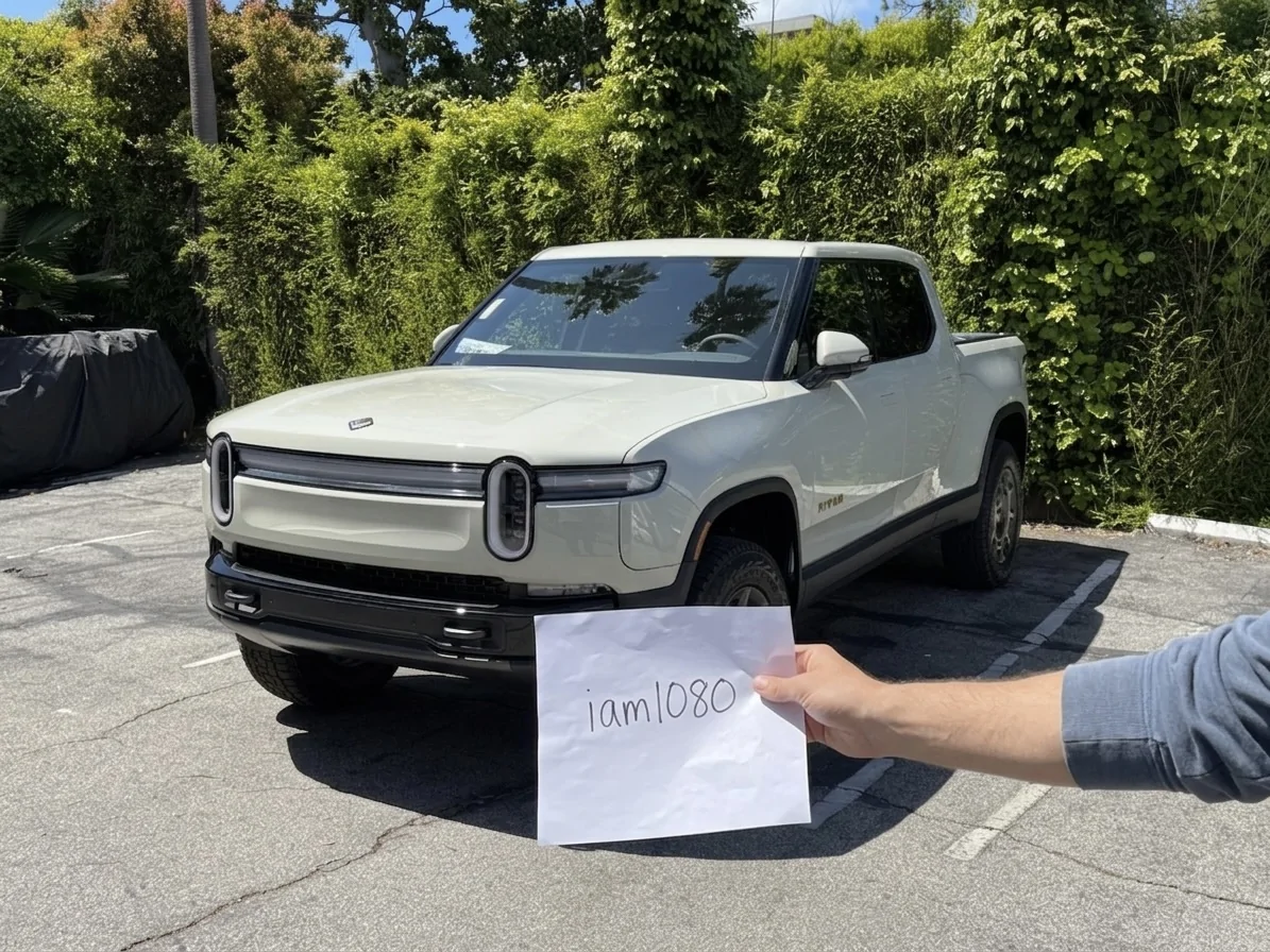 Rivian R1T R1S Rivian R1T California Dune Edition dun