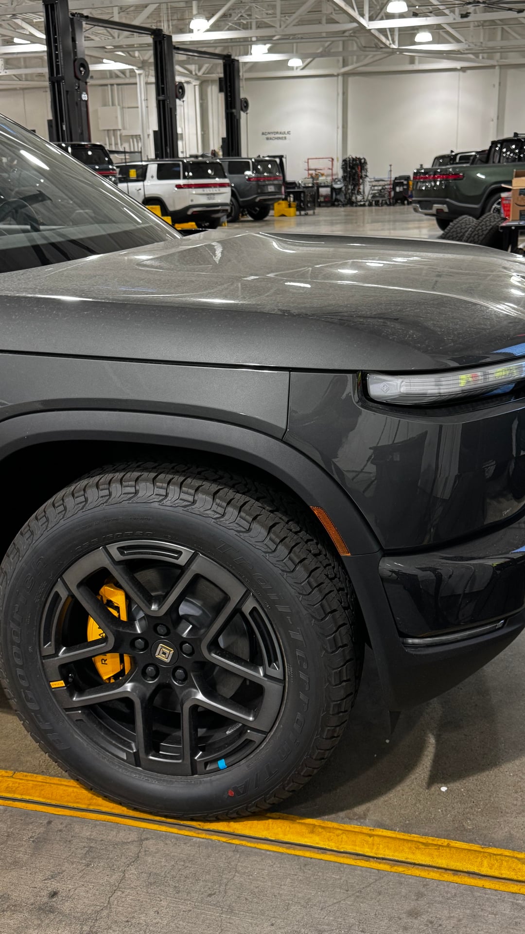 Rivian R1T R1S Rivian cancelled an R2 customer pickup b/c paint didn't match (Half Moon Grey body vs El Cap fascia) **Updated 7/21** 800 vehicles affected vian-screw-up-and-canceled-pickup-v0-6l2qfqj5itdh1