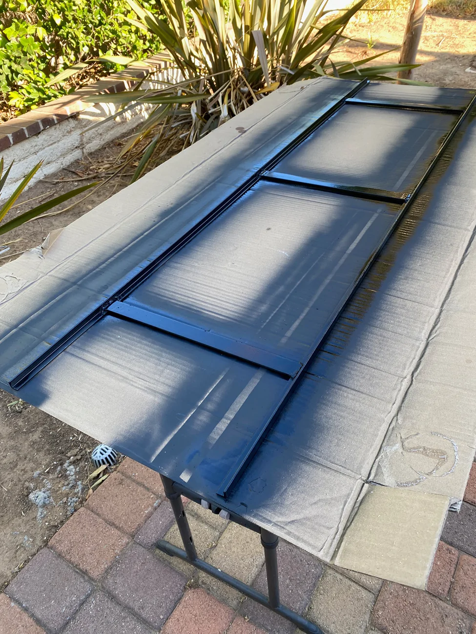 Rivian R1T R1S R1T Solar Tonneau - Custom Build 1.8-Paint-frame-3