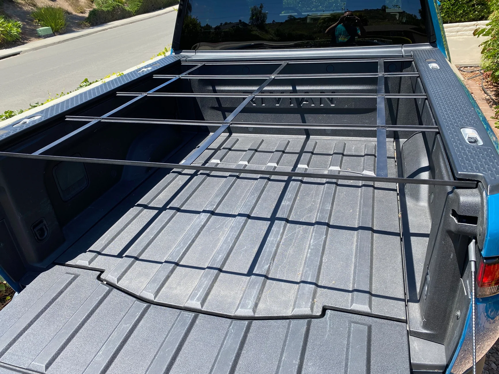 Rivian R1T R1S R1T Solar Tonneau - Custom Build 1.11-Bed-length-fit