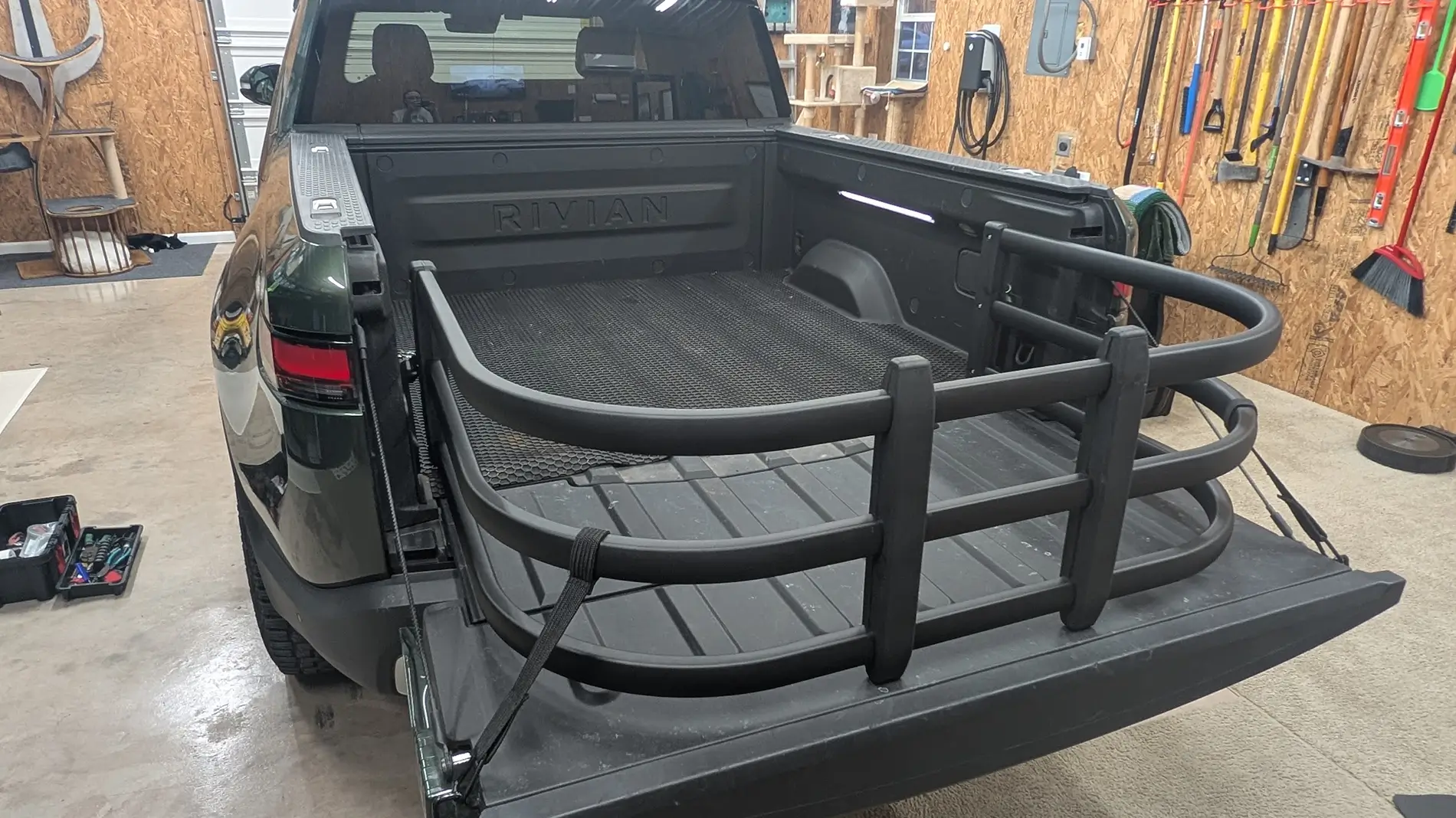 Rivian R1T R1S Rivian Partners with EV Sportline to Offer R1T Bed Extender Through Official Gear Shop 1784570861576-9h