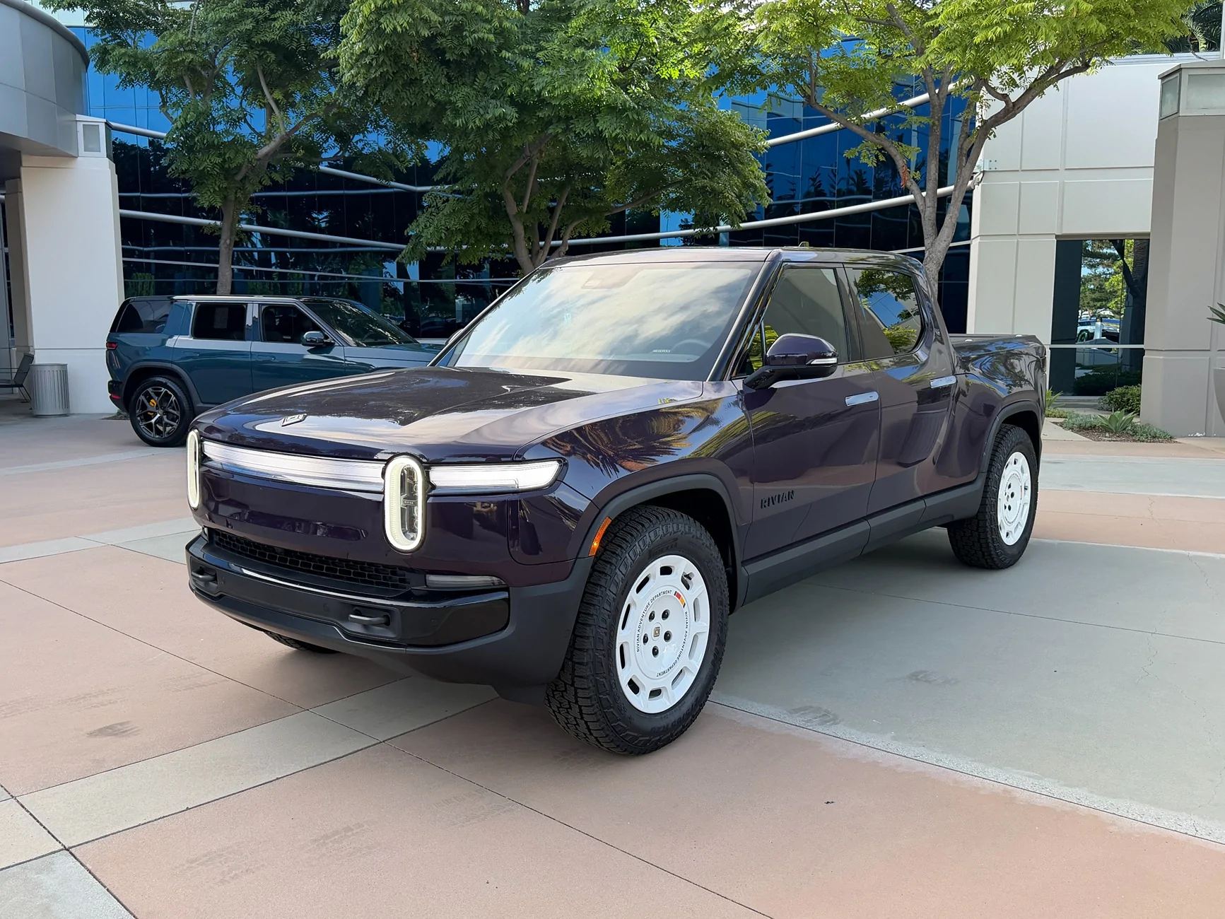 Rivian R1T R1S Rally-Inspired White Wheels on R1S IMG_20260720_174812