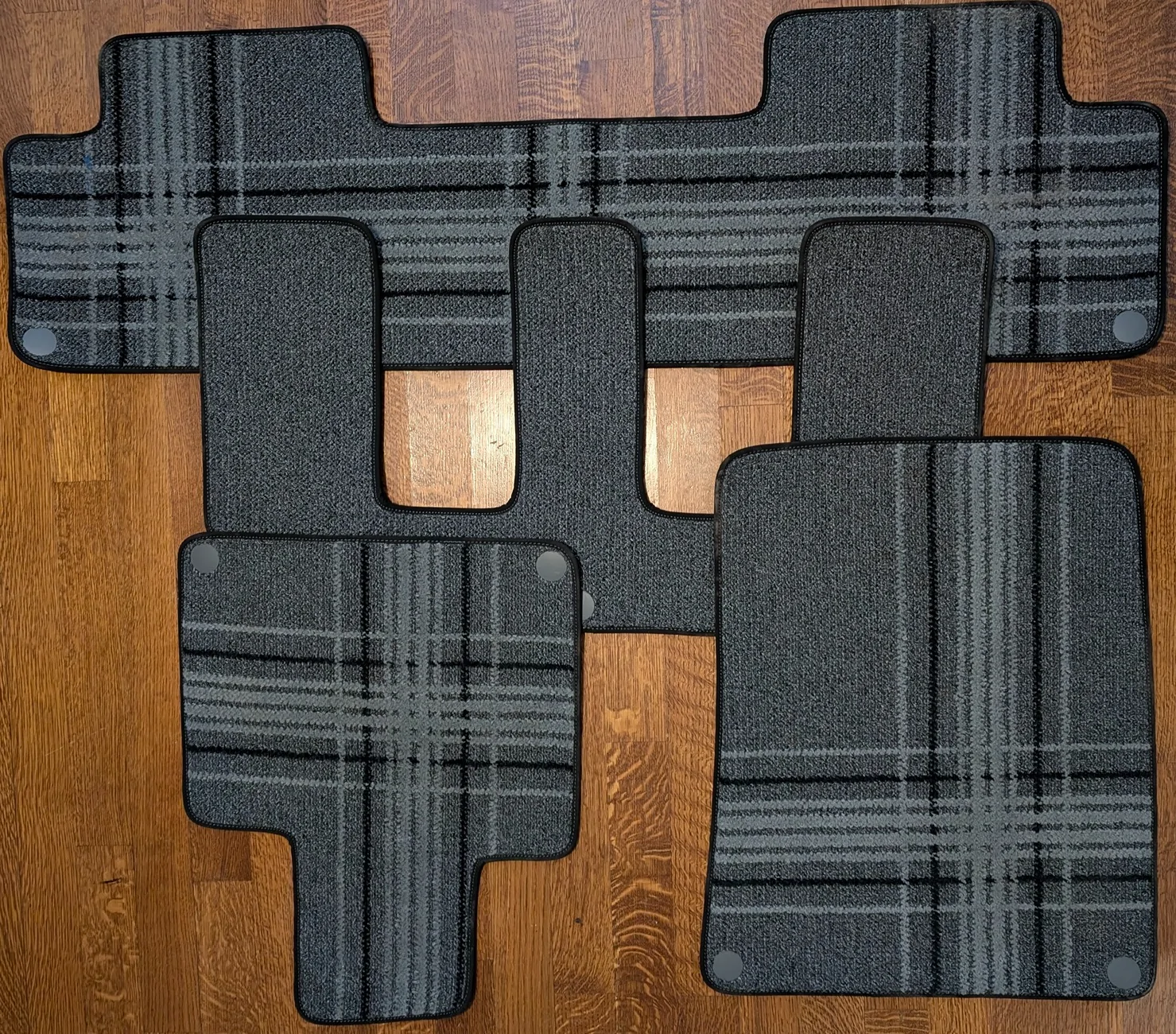 Rivian R1T R1S Want to Buy: Gen 2 R1S Plaid Floor Mats 1000002277