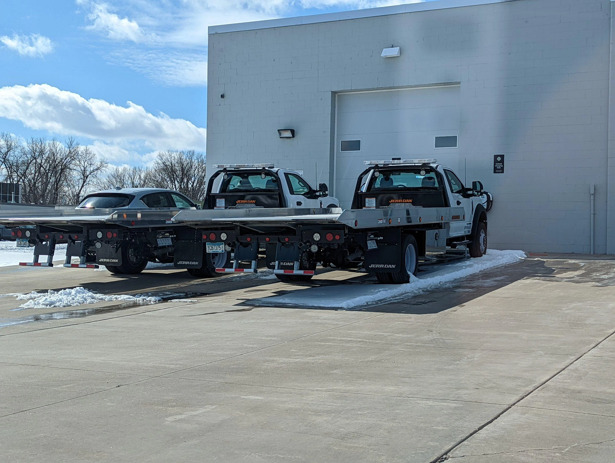 Rivian R1T R1S Rivian Service Centers / Retail Locations List / Other Facilities (Pics & Updates) PXL_20220310_175219137