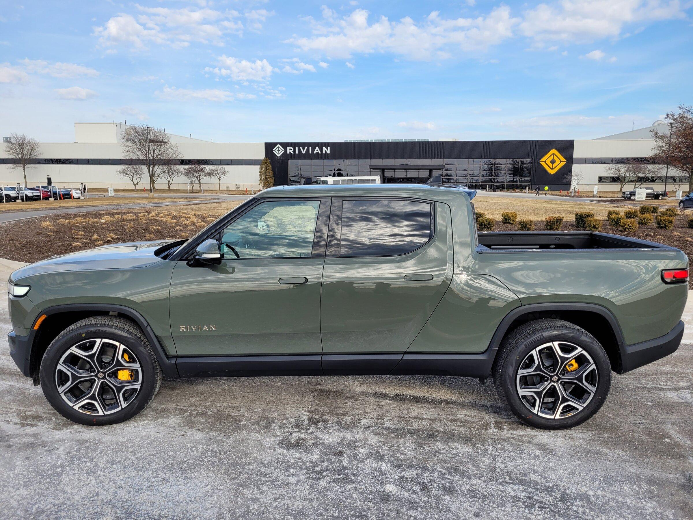 Rivian R1T R1S LAUNCH GREEN R1T Photos 20220314_163316