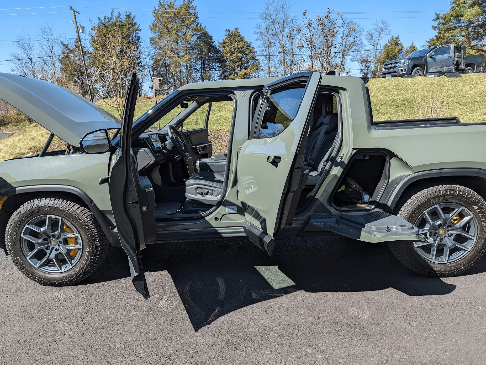Rivian R1T R1S LAUNCH GREEN R1T Photos 1647370551073