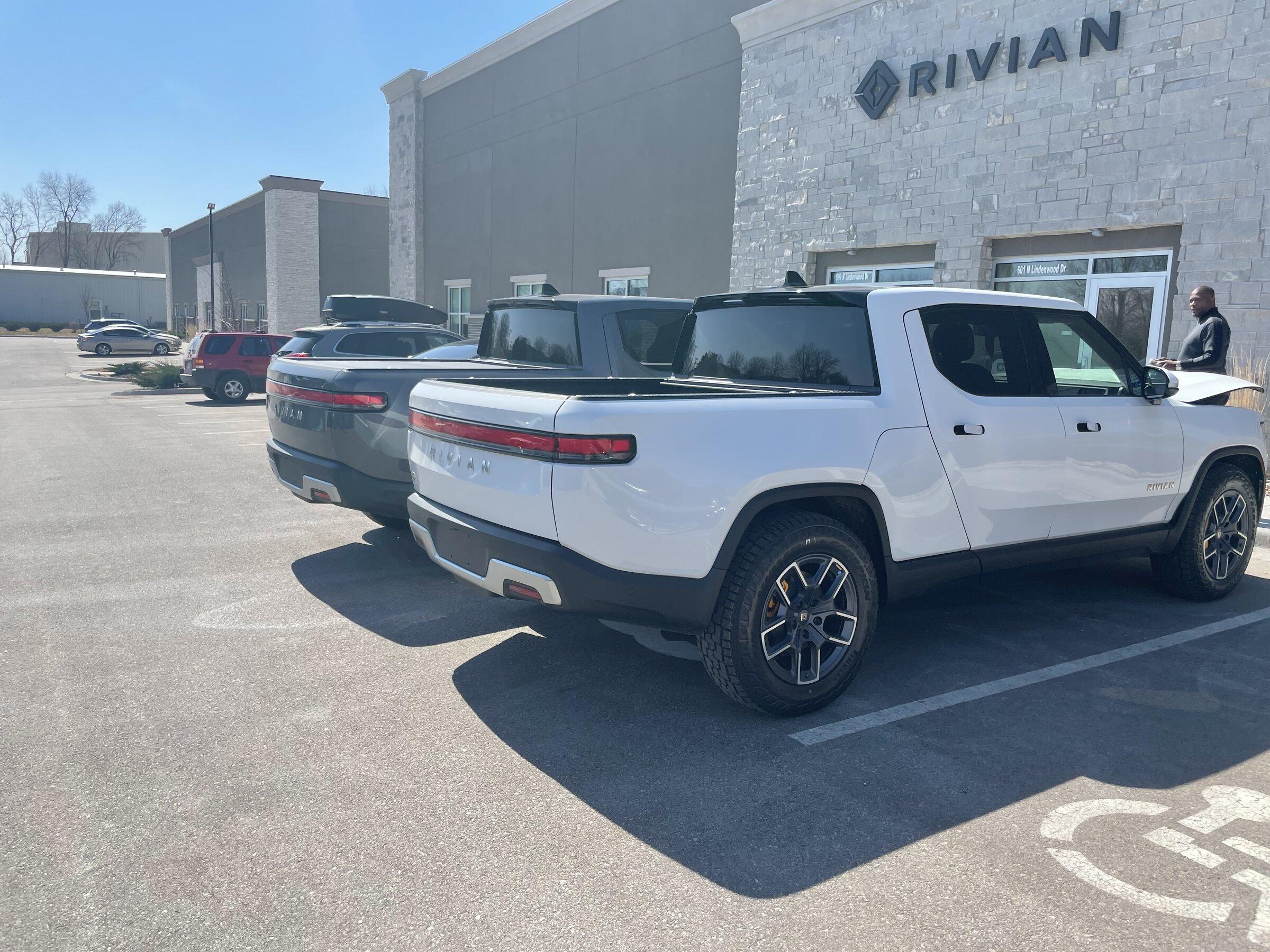 Rivian R1T R1S Kansas City Service Center Update 095EC6A3-BE9A-43D8-B49E-DC4F9497B9D8